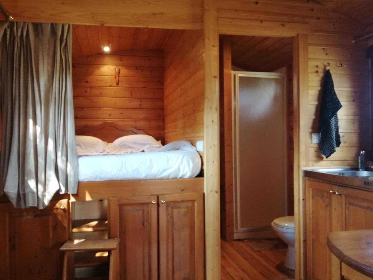 Les Roulottes De La Ferme Des Chanaux Saint-Julien-d'Ance Exterior foto