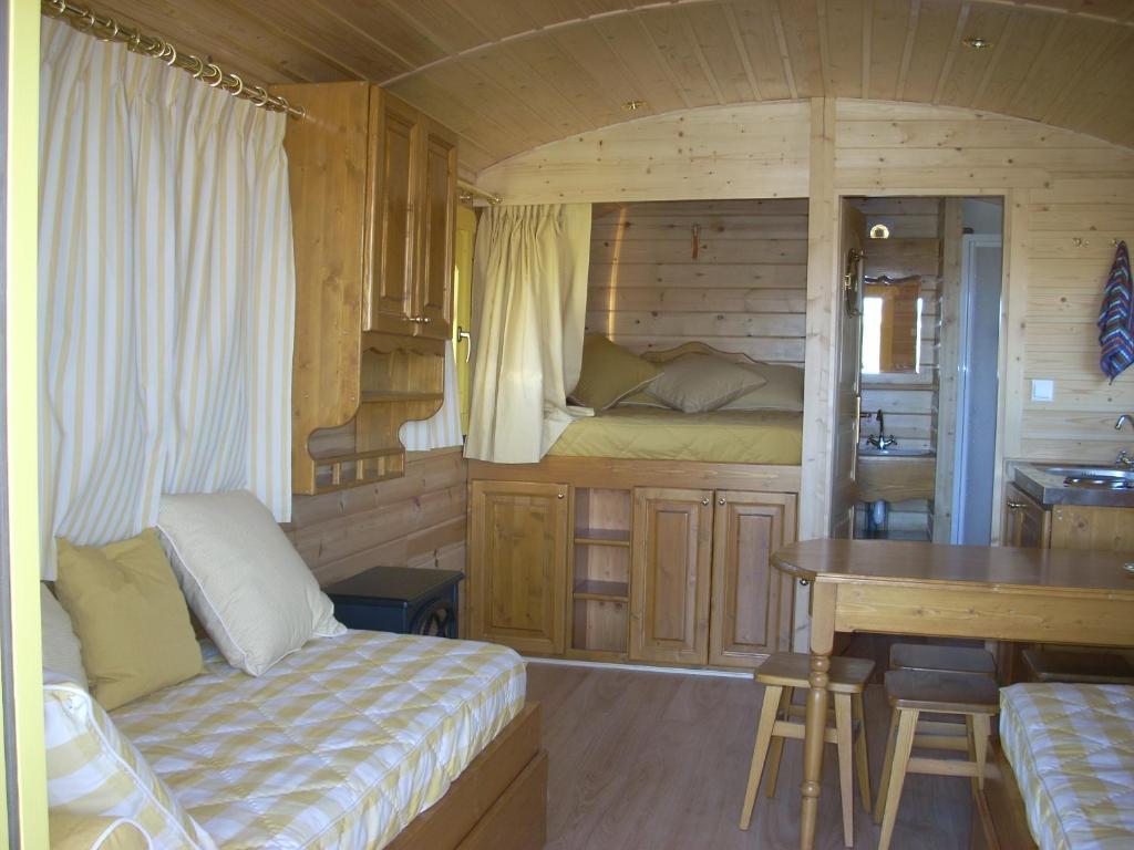 Les Roulottes De La Ferme Des Chanaux Saint-Julien-d'Ance Zimmer foto